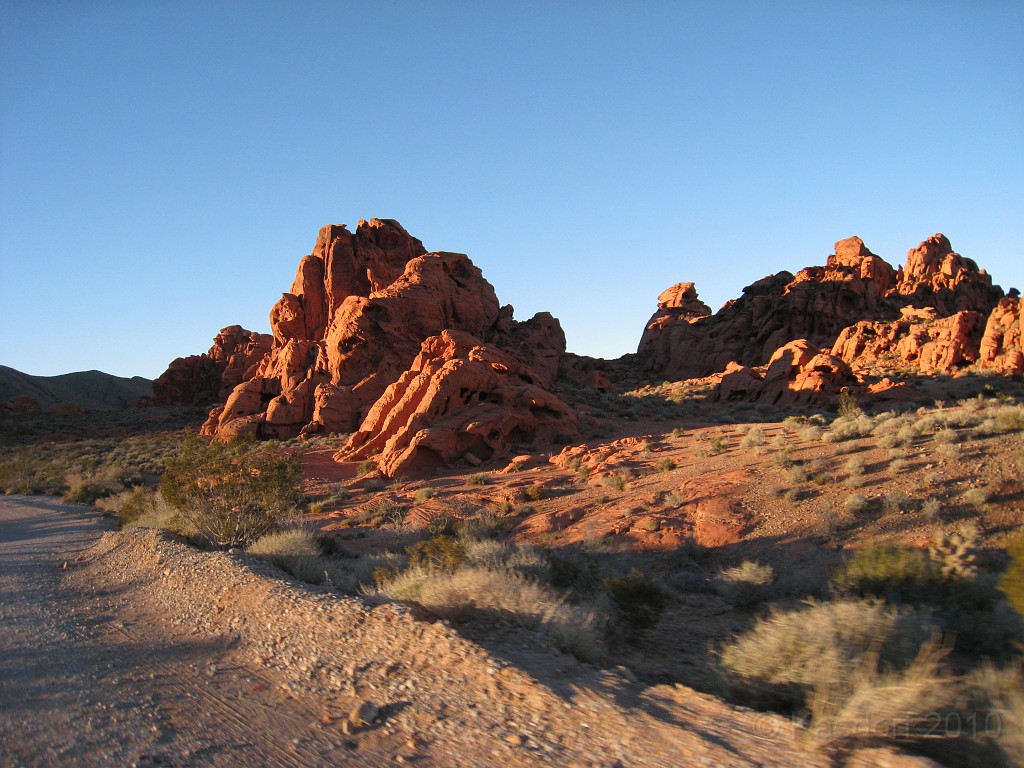 Las Vegas 2010 - Valley of Fire 1021.JPG - The 2010 Las Vegas Fire - Ice and Sweat Tour. Half Marathon, Red Rock Canyon, Mt. Charleston, Casinos, Valley of Fire.... and buffets!